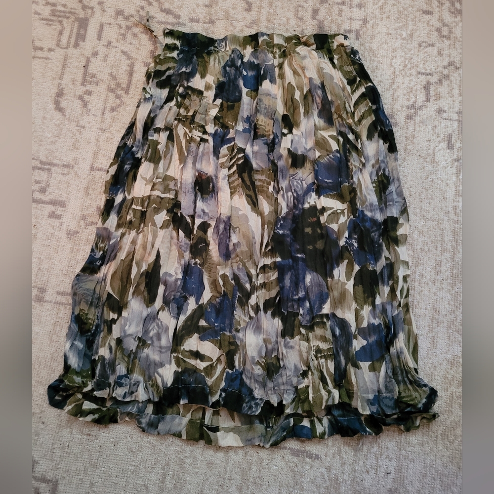 NWT August Silk flowing skirt. Size 14 - Picture 2 of 8